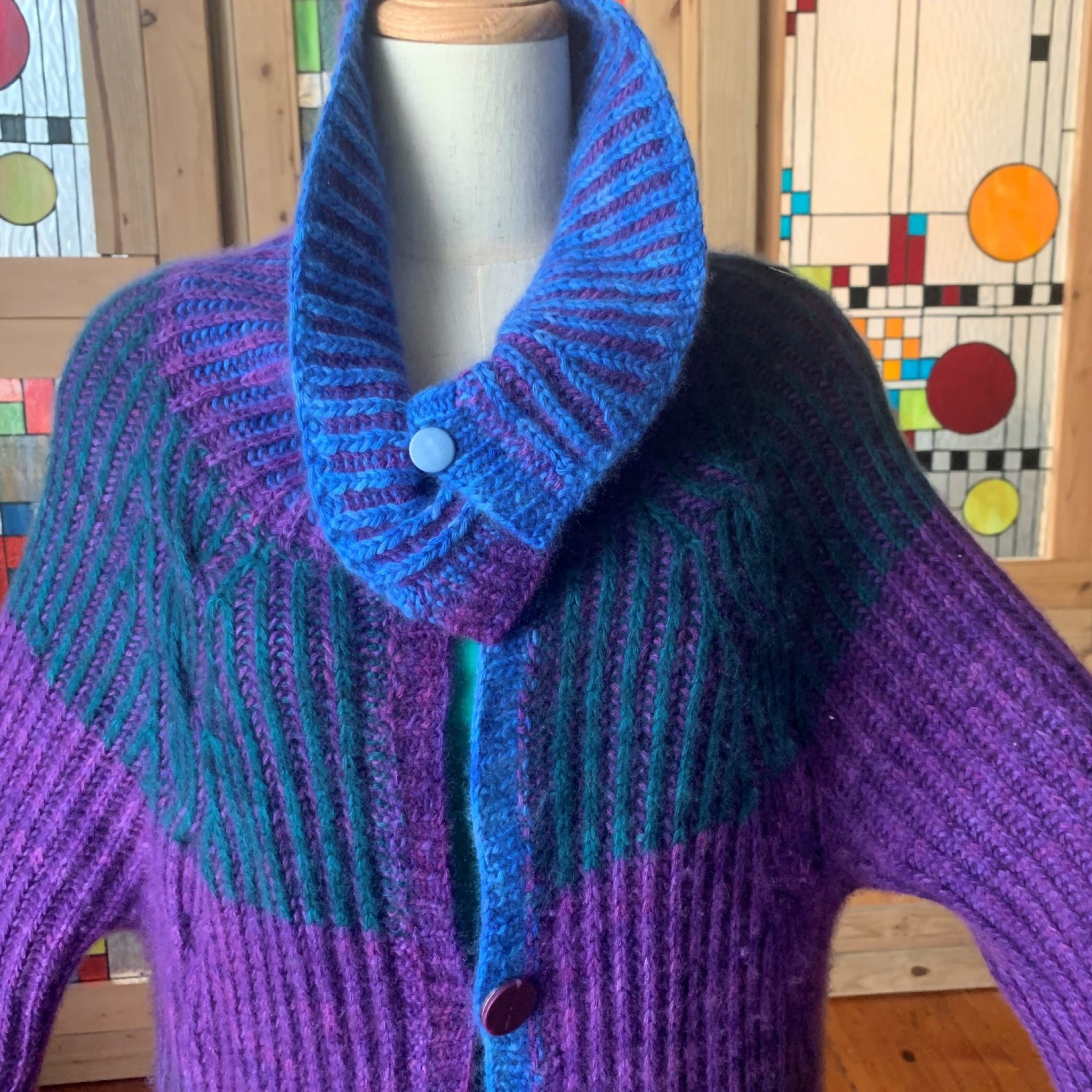 Totally reversible and squishy 2-color brioche cardigan